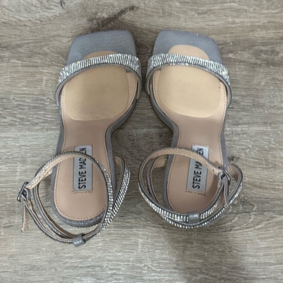 Women's Steve Madden Silver Rhinestoned Ankle Strap Mid Height Heels - Picture 6 of 9
